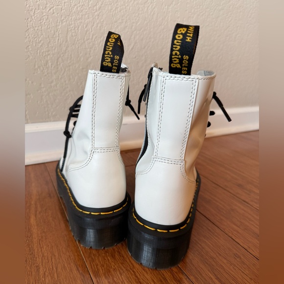 SOLD⚫️Doc Dr. Martens Jadon Women's Size 7 Smooth Leather Platform White Boots - Picture 4 of 12